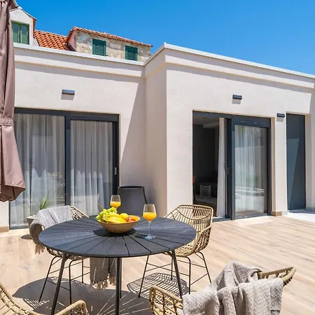Royale - Luxury One Bedroom With Terrace Apartman