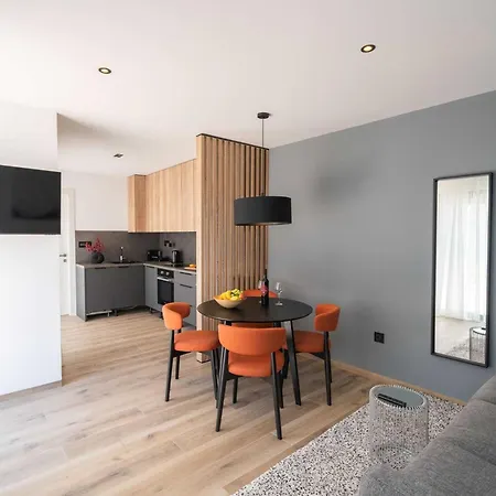 Royale - Luxury One Bedroom With Terrace Apartman *