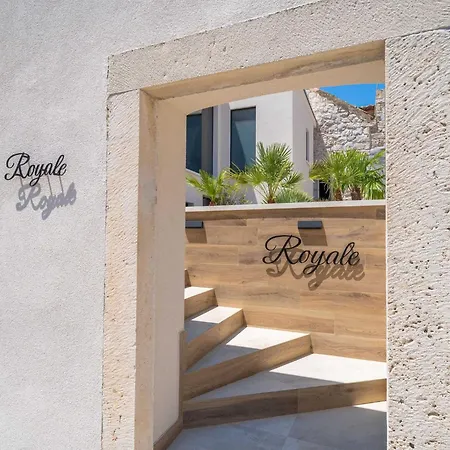 Royale - Luxury One Bedroom With Terrace Апартаменты *