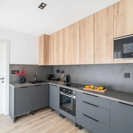 Royale - Luxury One Bedroom With Terrace *