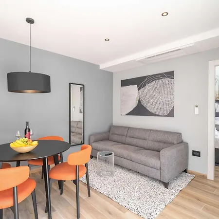Royale - Luxury One Bedroom With Terrace