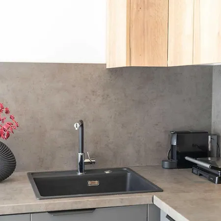 Royale - Luxury One Bedroom With Terrace تْسافتات